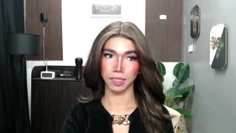 ravennaxx online show from February 22, 2025, 4:18 am