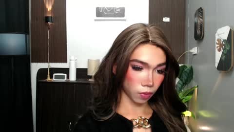 ravennaxx online show from February 22, 2025, 7:47 pm