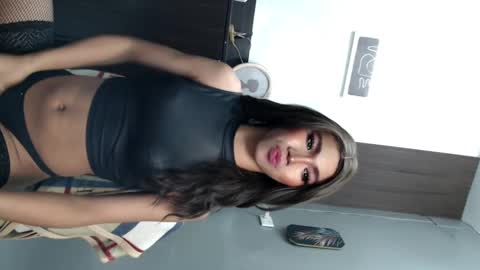 ravennaxx online show from February 24, 2025, 8:14 pm