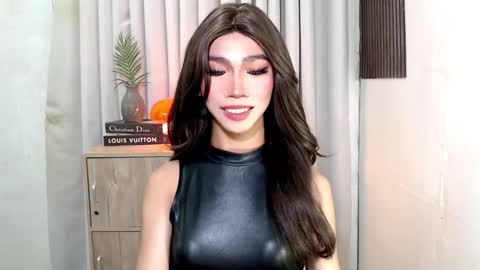 ravennaxx online show from October 26, 2025, 1:11 am