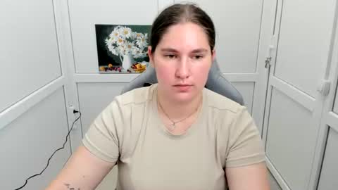 Snapshot of ravenncloud chatting on August 7, 2026, 6:37 am Raven online show from August 7, 2026, 6:37 am