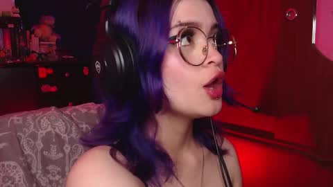 Snapshot of raventh_ chatting on October 12, 2025, 7:35 pm raventh_ online show from October 12, 2025, 7:35 pm