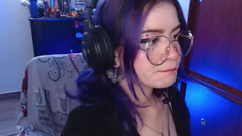 Snapshot of raventh_ chatting on October 21, 2025, 2:40 pm raventh_ online show from October 21, 2025, 2:40 pm