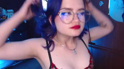 Snapshot of raventh_ chatting on November 19, 2025, 2:17 pm raventh_ online show from November 19, 2025, 2:17 pm