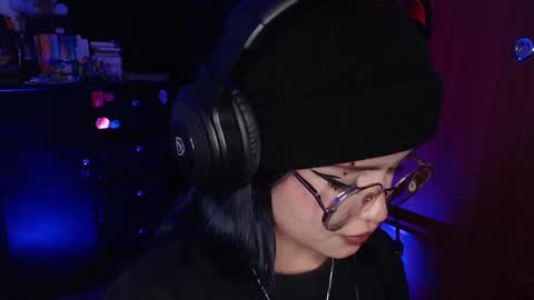 Snapshot of raventh_ chatting on December 17, 2025, 2:06 am raventh_ online show from December 17, 2025, 2:06 am