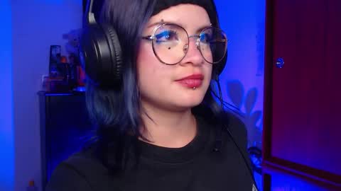 Snapshot of raventh_ chatting on December 21, 2025, 3:02 am raventh_ online show from December 21, 2025, 3:02 am