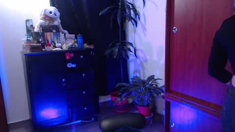 Snapshot of raventh_ chatting on January 7, 2026, 12:57 am raventh_ online show from January 7, 2026, 12:57 am