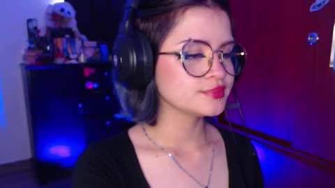 Snapshot of raventh_ chatting on January 7, 2026, 3:36 pm raventh_ online show from January 7, 2026, 3:36 pm