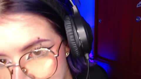 Snapshot of raventh_ chatting on January 13, 2026, 12:05 am raventh_ online show from January 13, 2026, 12:05 am