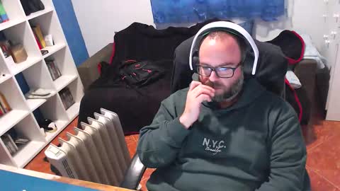 Snapshot of ravingr3d3 chatting on December 15, 2025, 2:54 pm ravingr3d3 online show from December 15, 2025, 2:54 pm