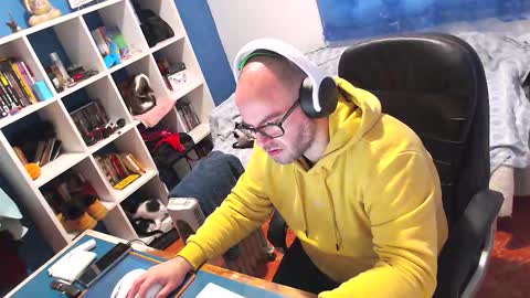 ravingr3d3 online show from February 3, 2026, 9:14 am