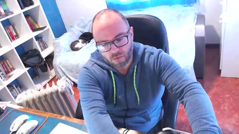 ravingr3d3 online show from February 12, 2026, 10:54 am