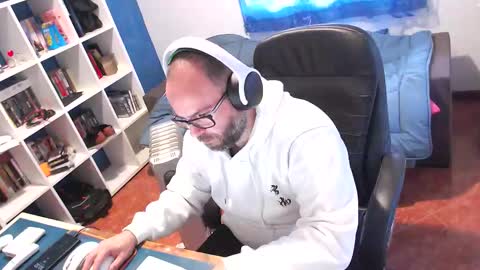 ravingr3d3 online show from March 26, 2026, 10:32 am