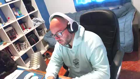 ravingr3d3 online show from April 13, 2026, 7:58 am