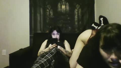 Snapshot of ravyn_nyx chatting on September 17, 2025, 2:35 am Ravyn and Nyx online show from September 17, 2025, 2:35 am