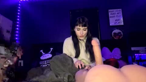 Snapshot of ravyn_nyx chatting on December 20, 2025, 3:35 am Ravyn and Nyx online show from December 20, 2025, 3:35 am