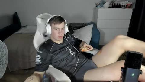 Ray online show from October 16, 2025, 10:33 pm