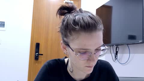 Snapshot of ray_lol chatting on February 11, 2026, 10:20 am Ray-Ray online show from February 11, 2026, 10:20 am