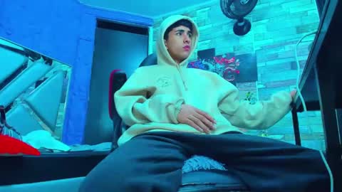 Snapshot of rayan_black chatting on December 16, 2024, 10:29 am rayan_black online show from December 16, 2024, 10:29 am