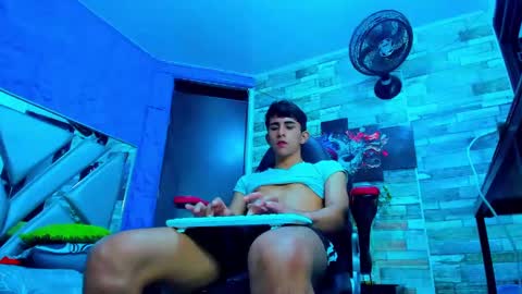 Snapshot of rayan_black chatting on December 18, 2024, 4:20 am rayan_black online show from December 18, 2024, 4:20 am