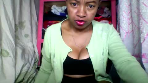 Snapshot of rayana_69 chatting on May 6, 2026, 10:15 pm rayana_69 online show from May 6, 2026, 10:15 pm