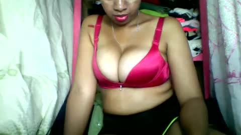 Snapshot of rayana_69 chatting on May 15, 2026, 11:06 am rayana_69 online show from May 15, 2026, 11:06 am