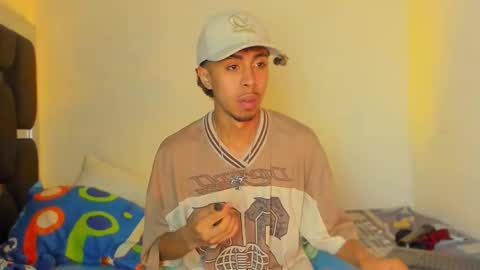 Snapshot of raydevil_ chatting on October 29, 2025, 4:42 pm Rayn online show from October 29, 2025, 4:42 pm