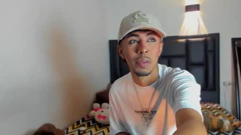 Snapshot of raydevil_ chatting on October 31, 2025, 3:07 am Rayn online show from October 31, 2025, 3:07 am