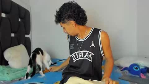 Snapshot of raydevil_ chatting on November 3, 2025, 2:07 pm Rayn online show from November 3, 2025, 2:07 pm