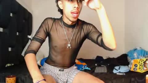 Snapshot of raydevil_ chatting on November 21, 2025, 8:07 pm Rayn online show from November 21, 2025, 8:07 pm