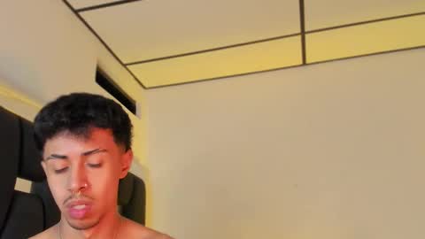 Snapshot of raydevil_ chatting on November 26, 2025, 3:35 pm Rayn online show from November 26, 2025, 3:35 pm