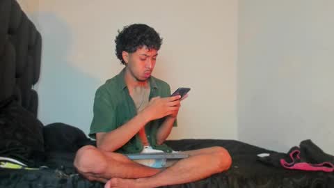 Snapshot of raydevil_ chatting on January 6, 2026, 12:03 am Rayn online show from January 6, 2026, 12:03 am