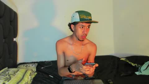 Snapshot of raydevil_ chatting on January 8, 2026, 9:00 am Rayn online show from January 8, 2026, 9:00 am