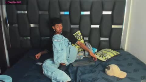 Snapshot of raydevil_ chatting on February 4, 2026, 7:58 am Rayn online show from February 4, 2026, 7:58 am