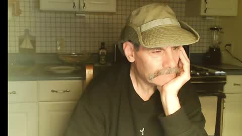 Snapshot of raylene4u2 chatting on May 3, 2026, 5:46 am Ray online show from May 3, 2026, 5:46 am