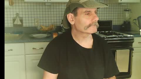 Snapshot of raylene4u2 chatting on May 5, 2026, 11:07 am Ray online show from May 5, 2026, 11:07 am