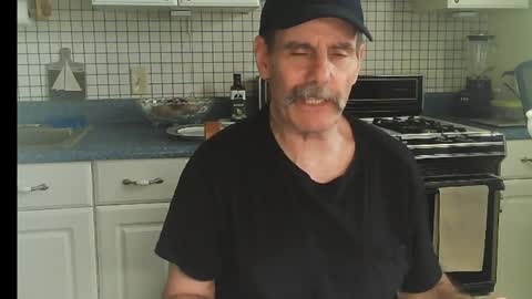 Snapshot of raylene4u2 chatting on May 6, 2026, 3:39 pm Ray online show from May 6, 2026, 3:39 pm