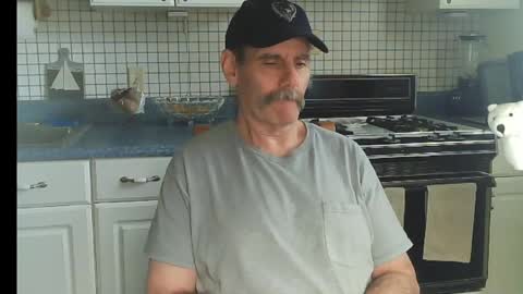 Snapshot of raylene4u2 chatting on May 11, 2026, 2:45 pm Ray online show from May 11, 2026, 2:45 pm