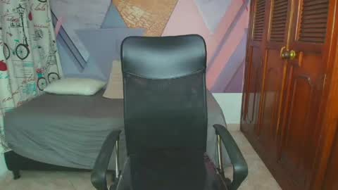 raylin_escobar online show from May 16, 2026, 7:56 pm