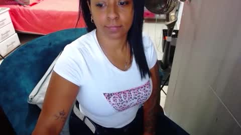 Snapshot of raysajoness chatting on April 19, 2026, 5:23 pm raysajoness online show from April 19, 2026, 5:23 pm