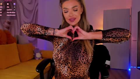 raysalexis19 online show from January 20, 2025, 2:46 pm