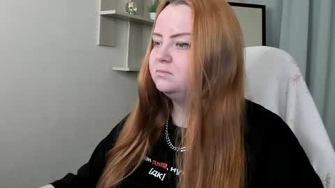 Snapshot of razoom_emma chatting on June 10, 2026, 9:46 pm Emma Razumovskaya online show from June 10, 2026, 9:46 pm