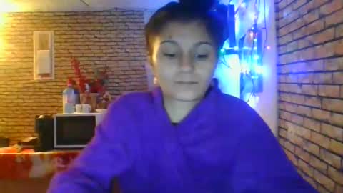 Snapshot of real_coupl3 chatting on January 7, 2026, 8:06 am real_coupl3 online show from January 7, 2026, 8:06 am