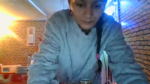 Snapshot of real_coupl3 chatting on January 10, 2026, 12:18 pm real_coupl3 online show from January 10, 2026, 12:18 pm