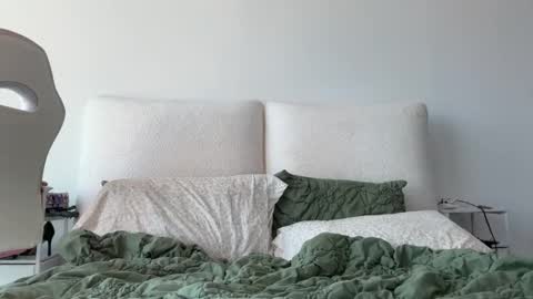 Jade  online show from September 9, 2025, 12:54 am