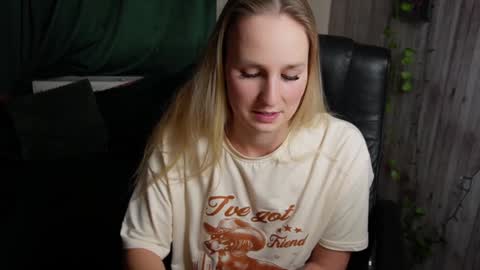 Snapshot of realmiagold chatting on February 7, 2025, 9:15 pm IG realmiagold online show from February 7, 2025, 9:15 pm