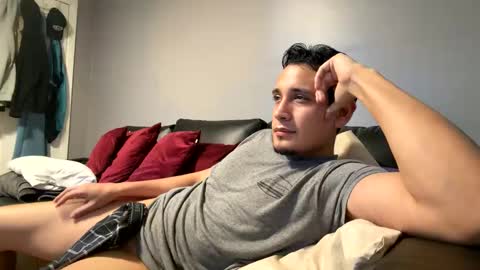 Snapshot of realmxyz chatting on February 18, 2026, 11:44 pm realmxyz online show from February 18, 2026, 11:44 pm