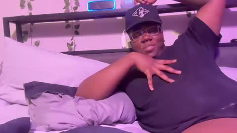 Preston  Stella online show from February 5, 2025, 11:23 am