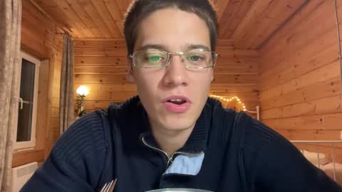 AliceEve online show from September 22, 2025, 4:53 pm