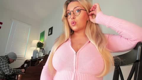 Snapshot of realtoxxxmaria chatting on December 21, 2025, 9:11 pm Maria Realto online show from December 21, 2025, 9:11 pm